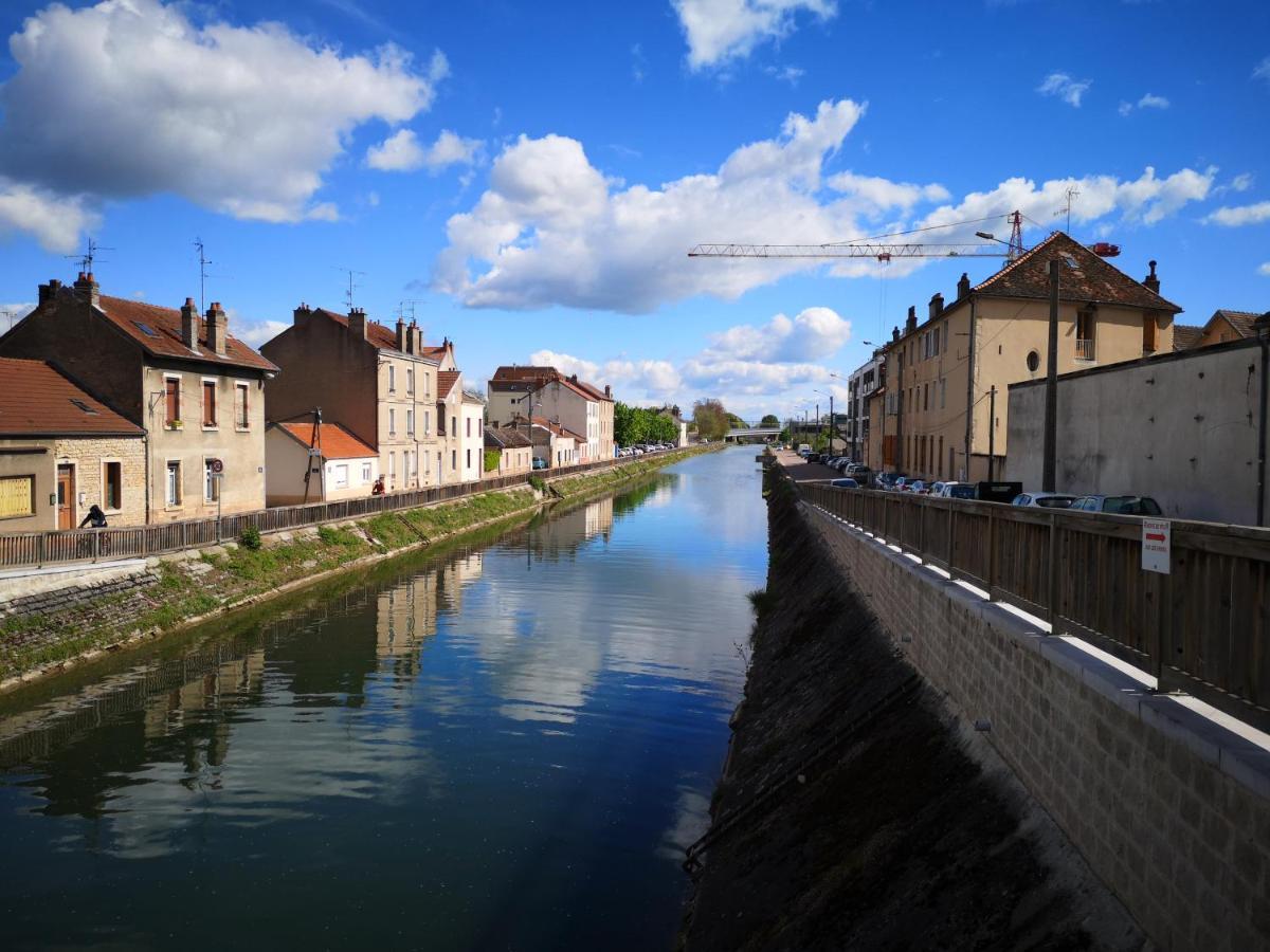 Ferienwohnung Au 4 Le Long Du Canal Avec Parking Dijon Exterior foto